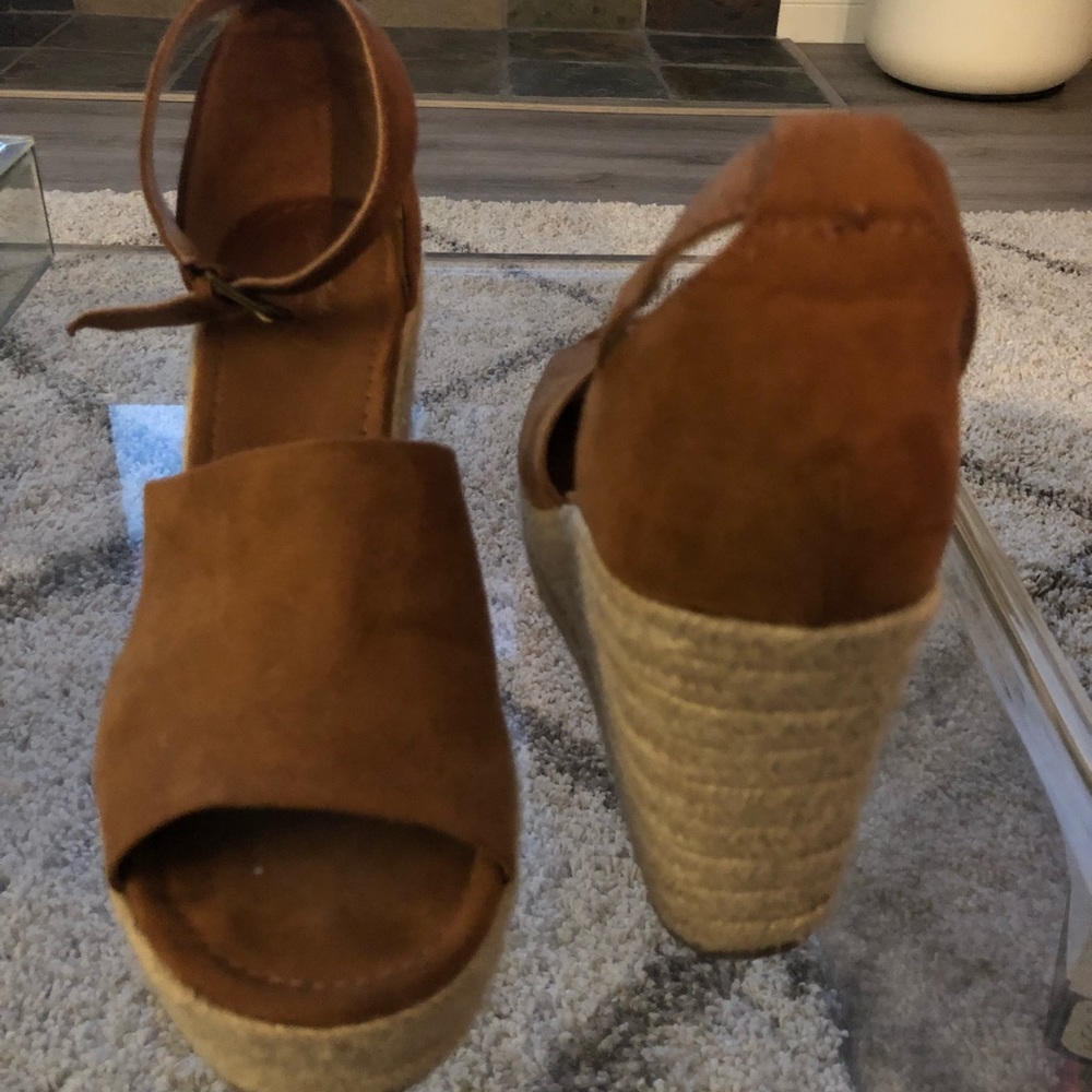 Universal Thread from Target Wedges